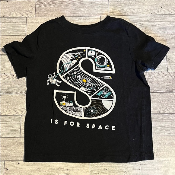 Black 'S is for Space' Graphic T-Shirt - Picture 1 of 4